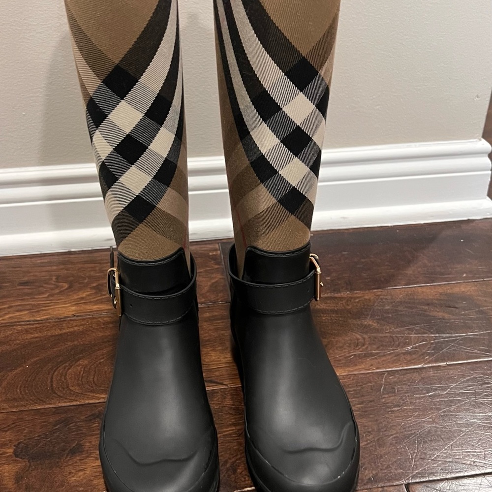 Burberry tall rubber rain boot
